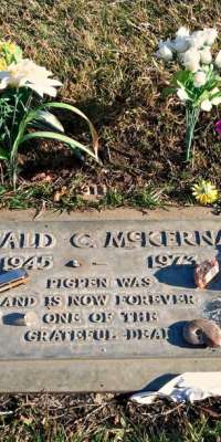 Ron Pigpen McKernan, Founding member of the Grateful Dead. McKernan sang, and played organ and harmonica., dies at age 27